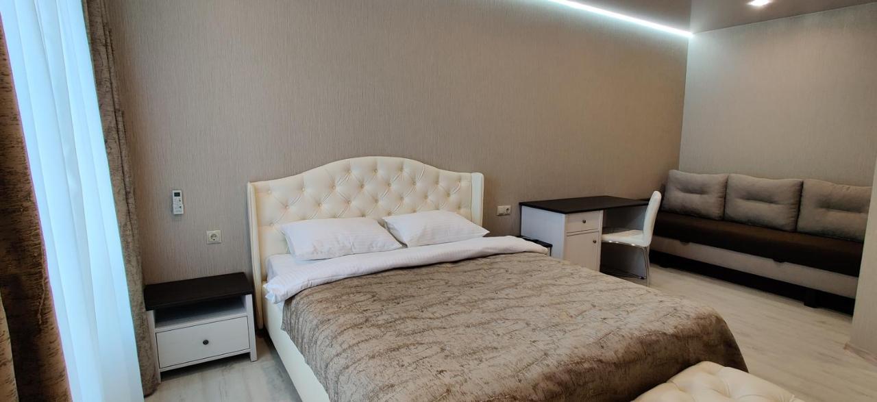 Luxury Apartments Atlant Lutsk Exterior photo